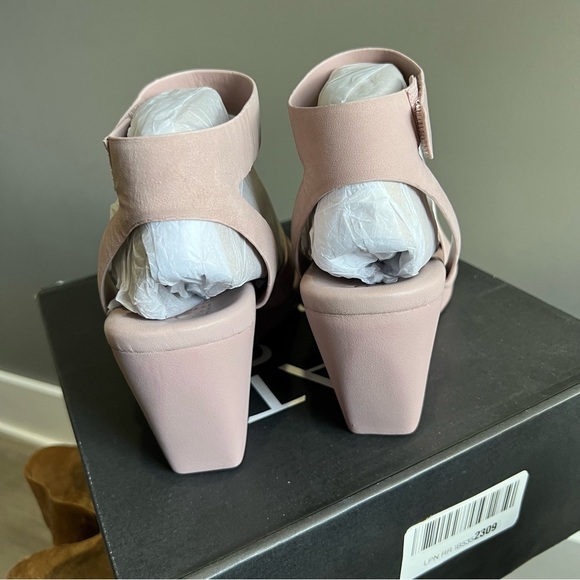 Naturalizer Womens Ignite Purple Adjustable Leather Wedge Sandals Shoes NWT - Picture 4 of 7